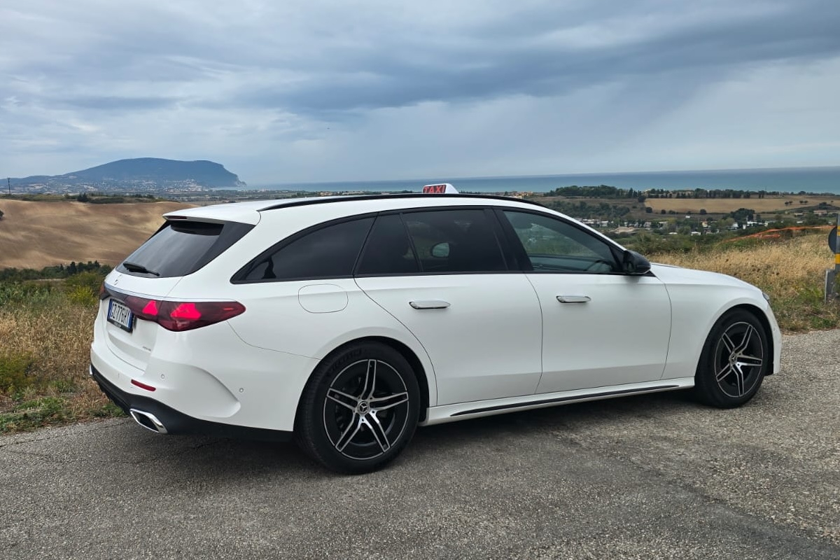 Taxi Porto Recanati vista posteriore